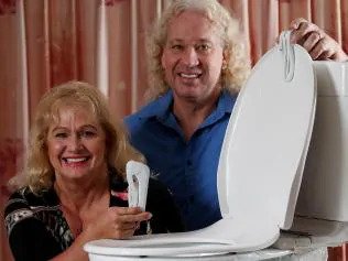 Cairns couples’ Toilet Makes a Splash