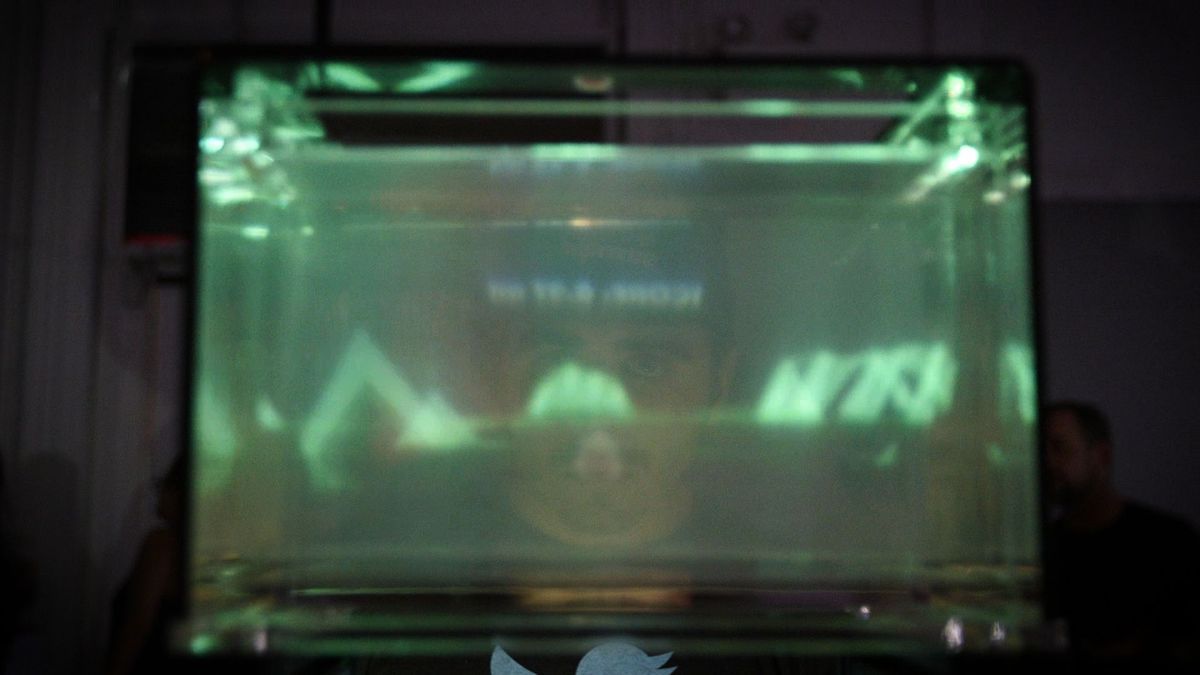 Holograms come to life with this personal volumetric display